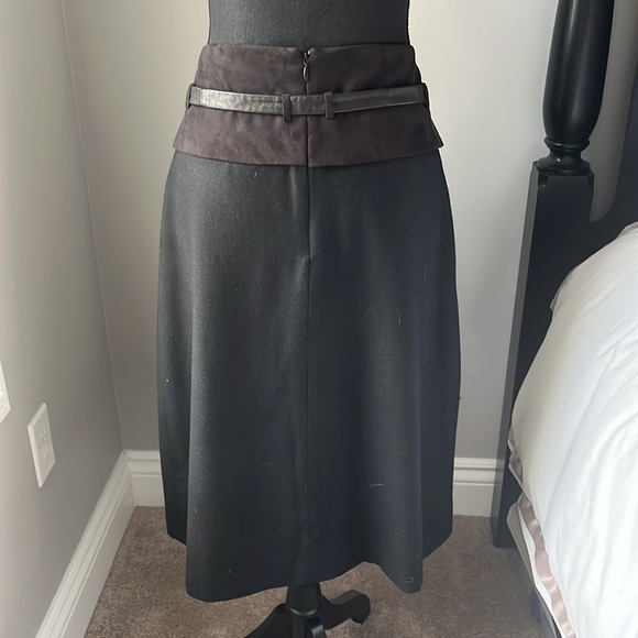 Ellie Tahari Black skirt. Size 12 - Picture 2 of 2